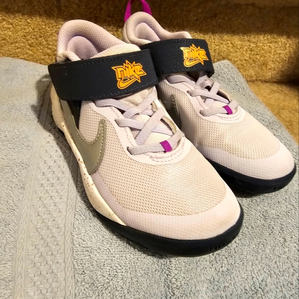 Girls under armour shoes